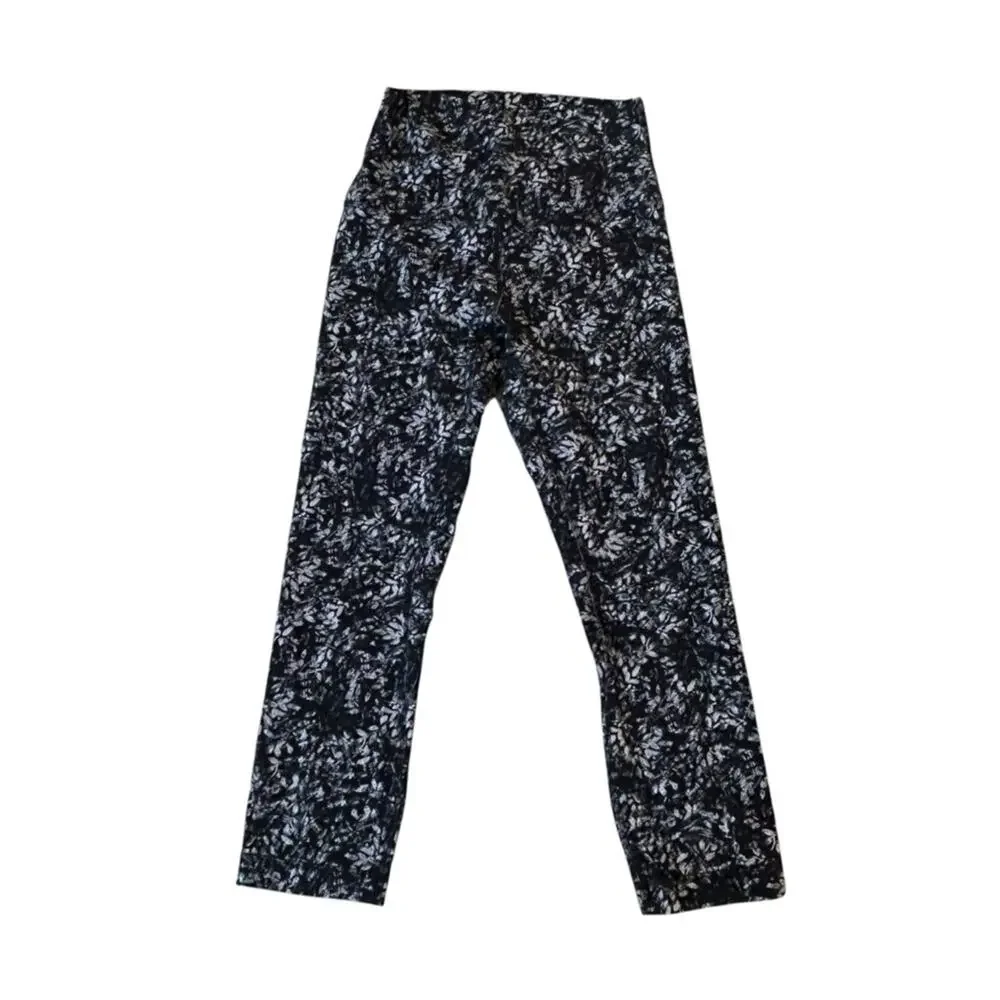 Lululemon Black and White Leaf Floral Patterned Crop Leggings Size 4